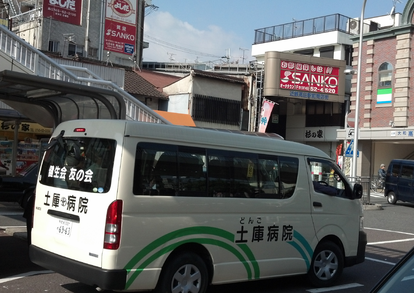 近鉄大和高田駅前